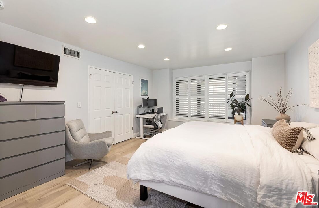 935 Main St Unit: 206