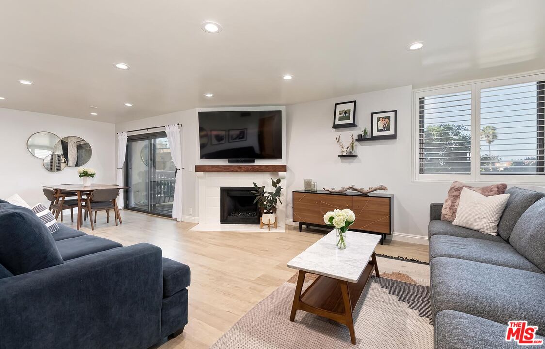 935 Main St Unit: 206