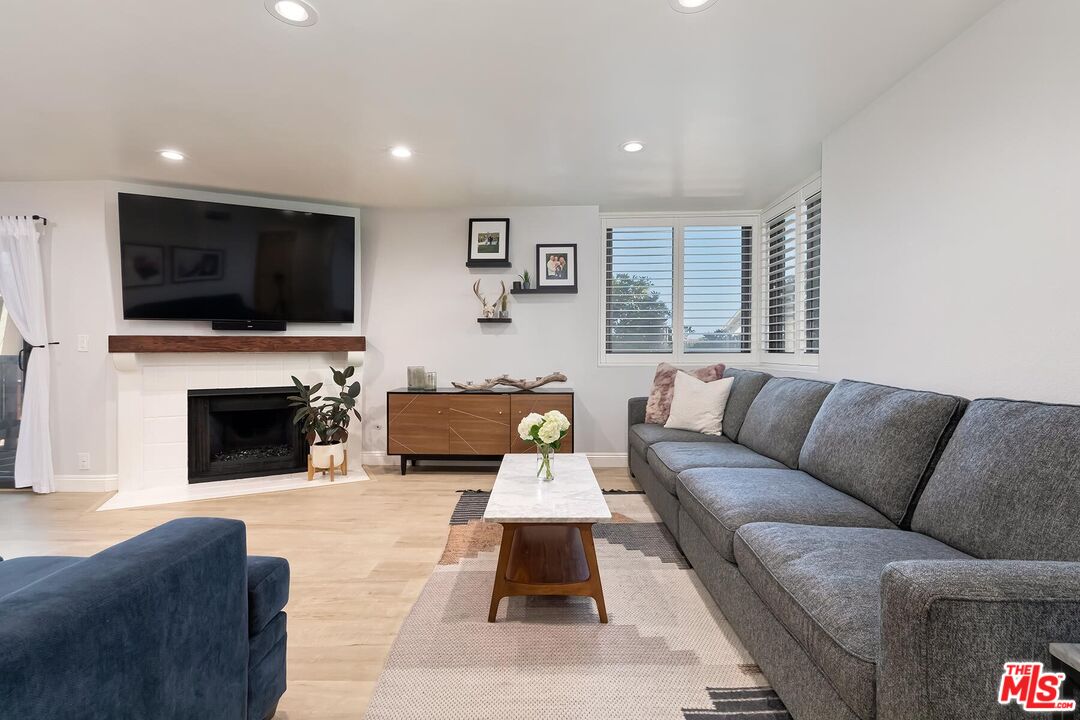 935 Main St Unit: 206
