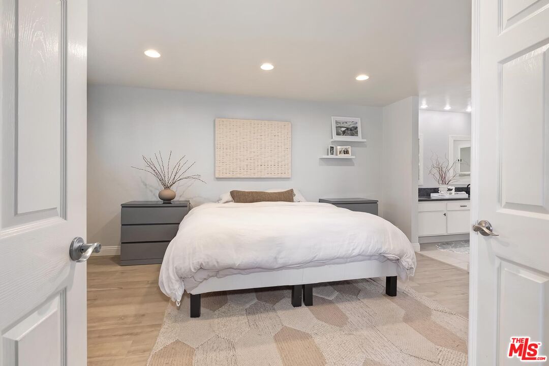 935 Main St Unit: 206