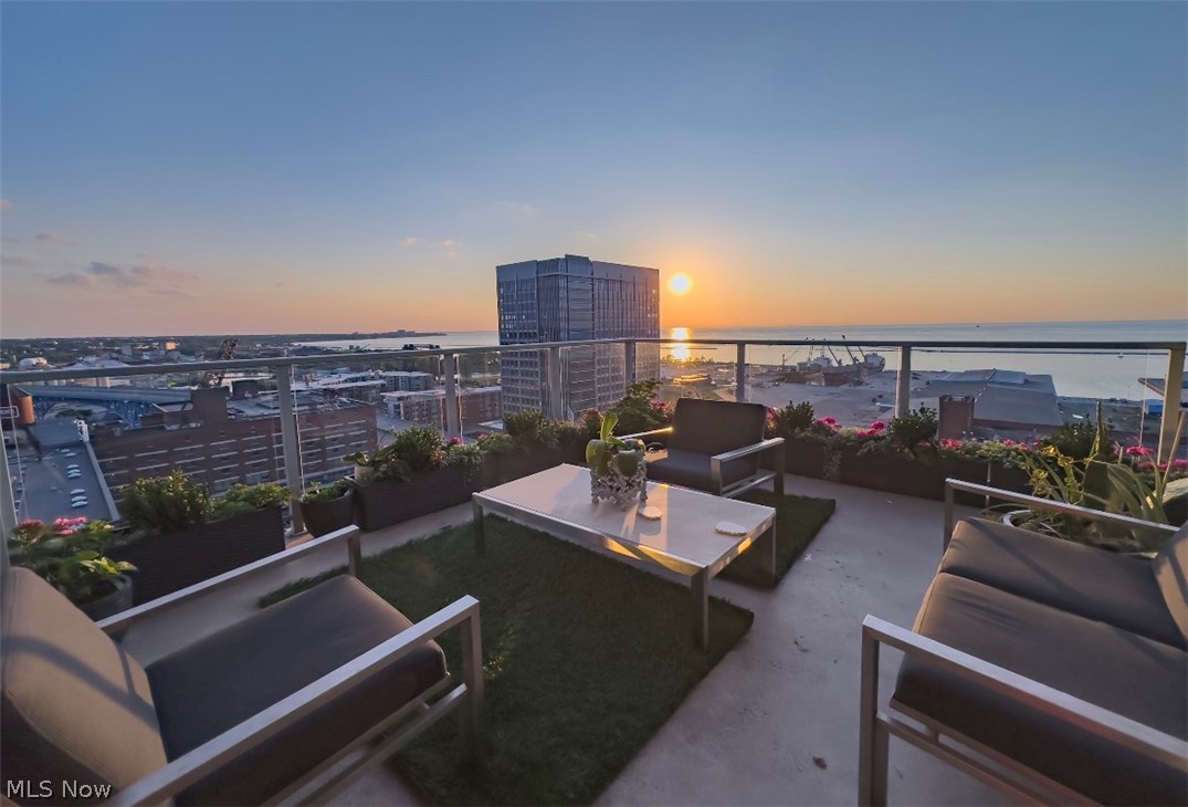 701 W Lakeside Avenue PH6