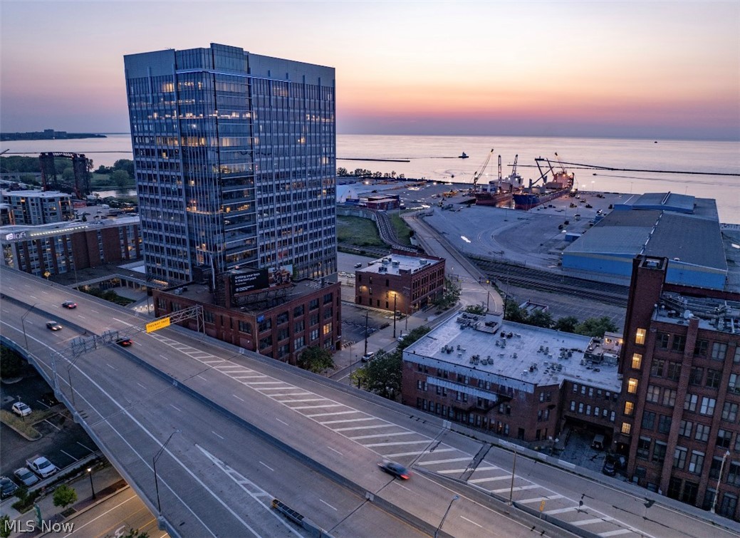 701 W Lakeside Avenue PH6