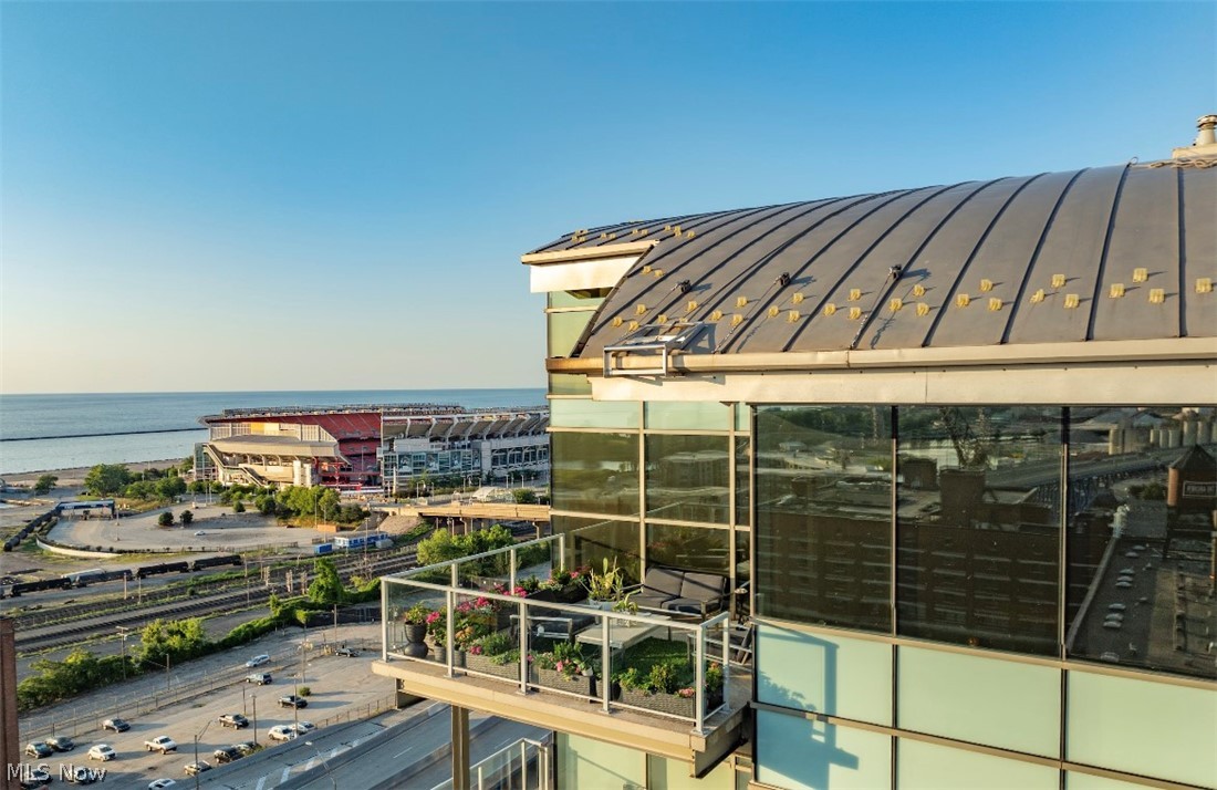 701 W Lakeside Avenue PH6