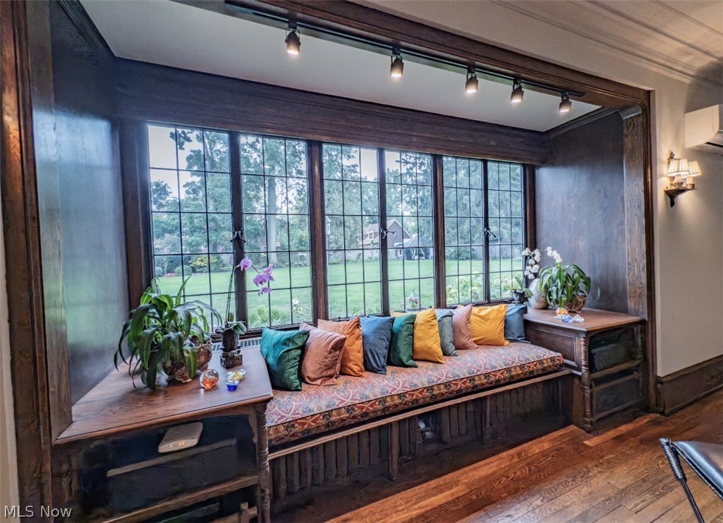 10494 Lake Shore Boulevard