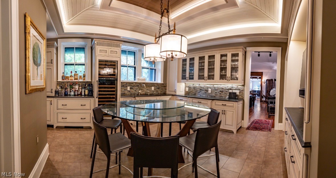 10494 Lake Shore Boulevard