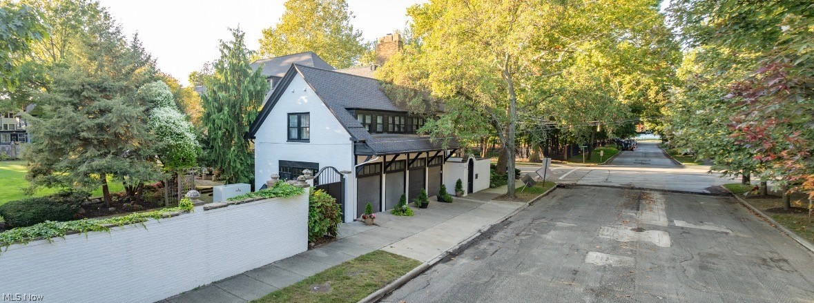 10494 Lake Shore Boulevard