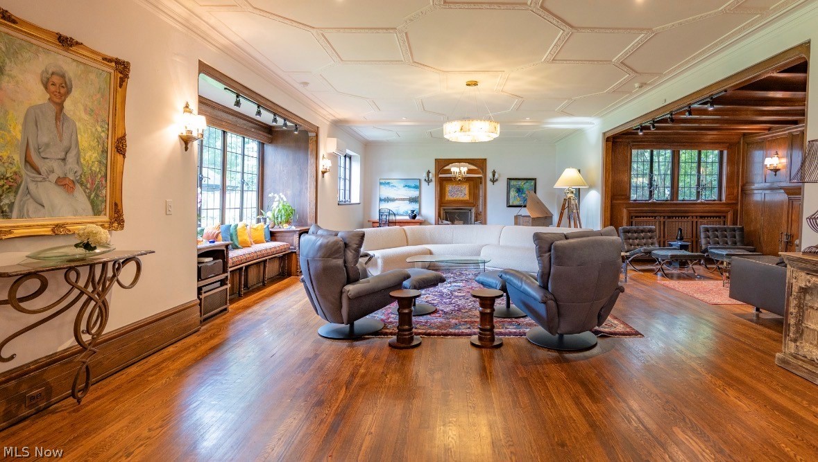 10494 Lake Shore Boulevard