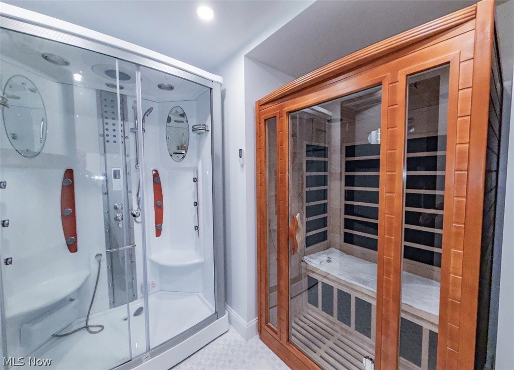 10494 Lake Shore Boulevard