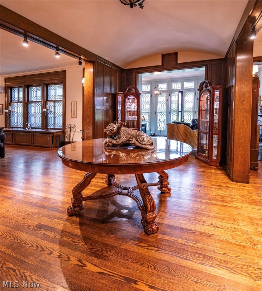 10494 Lake Shore Boulevard