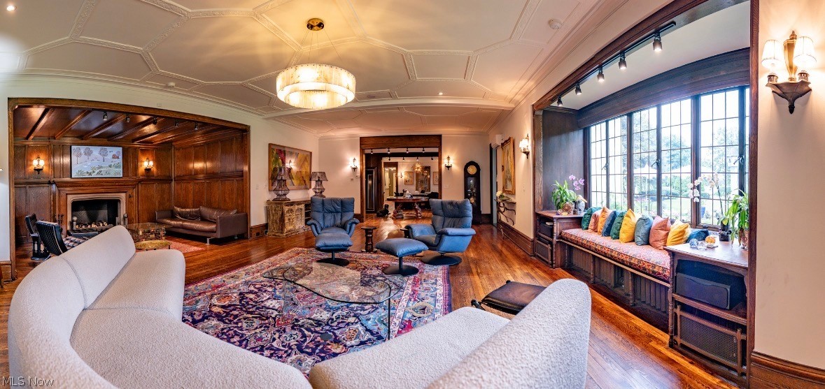 10494 Lake Shore Boulevard