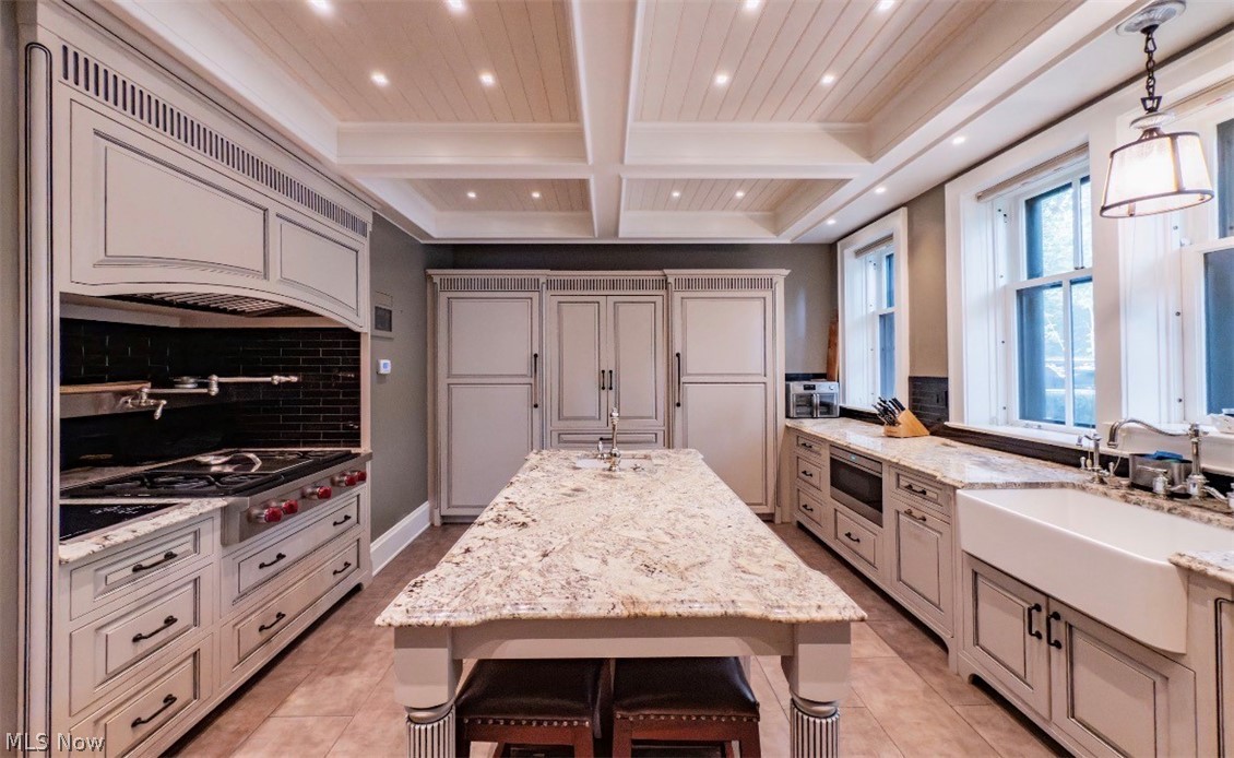 10494 Lake Shore Boulevard