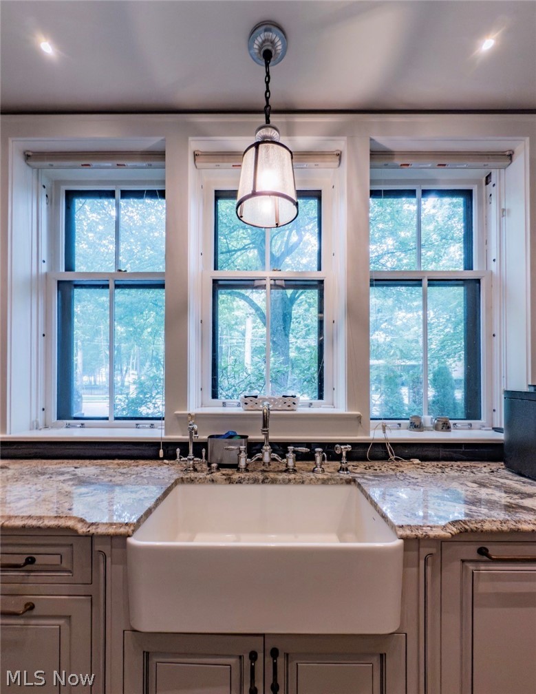 10494 Lake Shore Boulevard