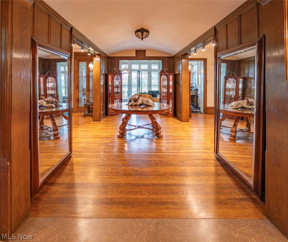 10494 Lake Shore Boulevard