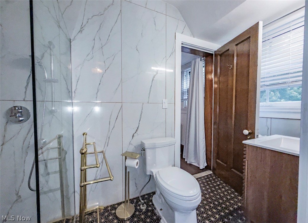 10494 Lake Shore Boulevard