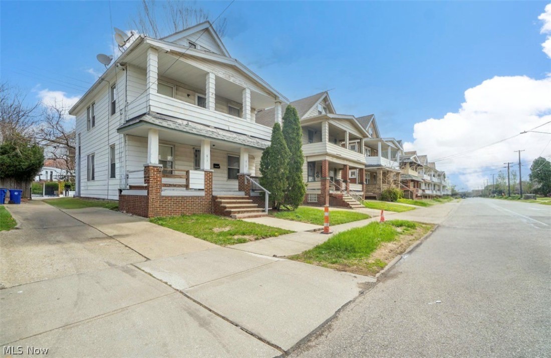 817 Alhambra Road