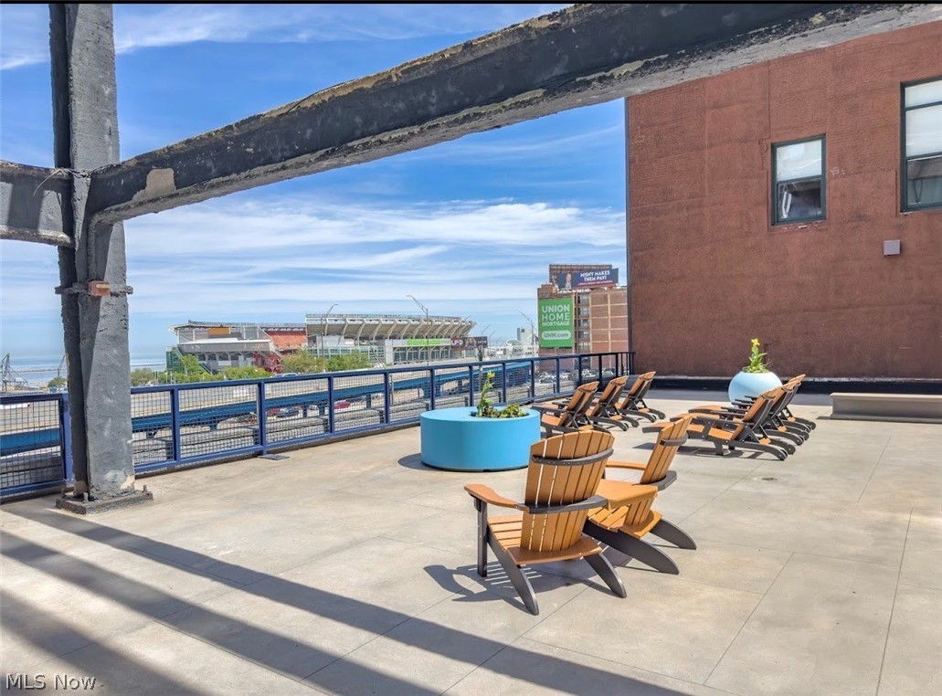 701 W Lakeside Avenue 503