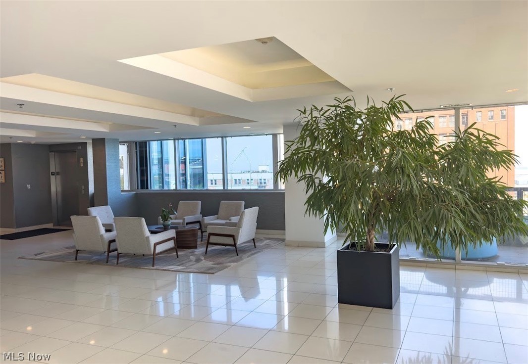 701 W Lakeside Avenue 503