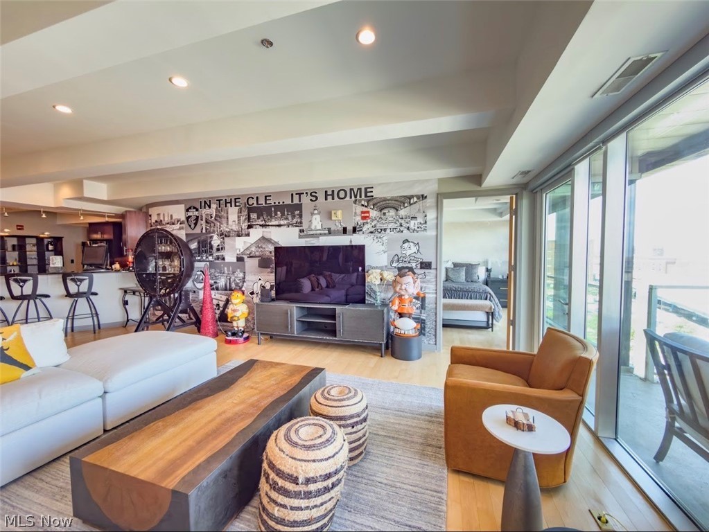 701 W Lakeside Avenue 503