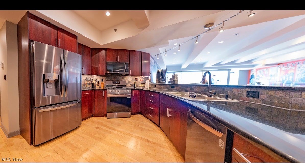 701 W Lakeside Avenue 503