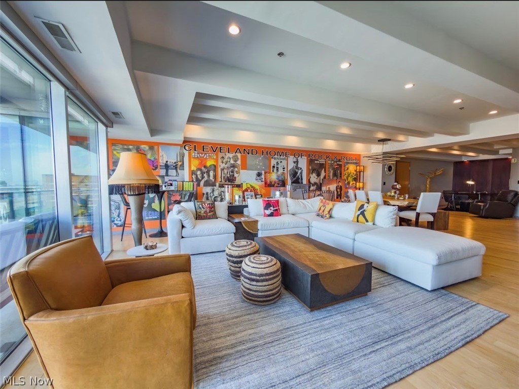 701 W Lakeside Avenue 503