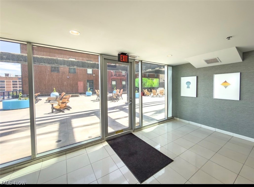 701 W Lakeside Avenue 503