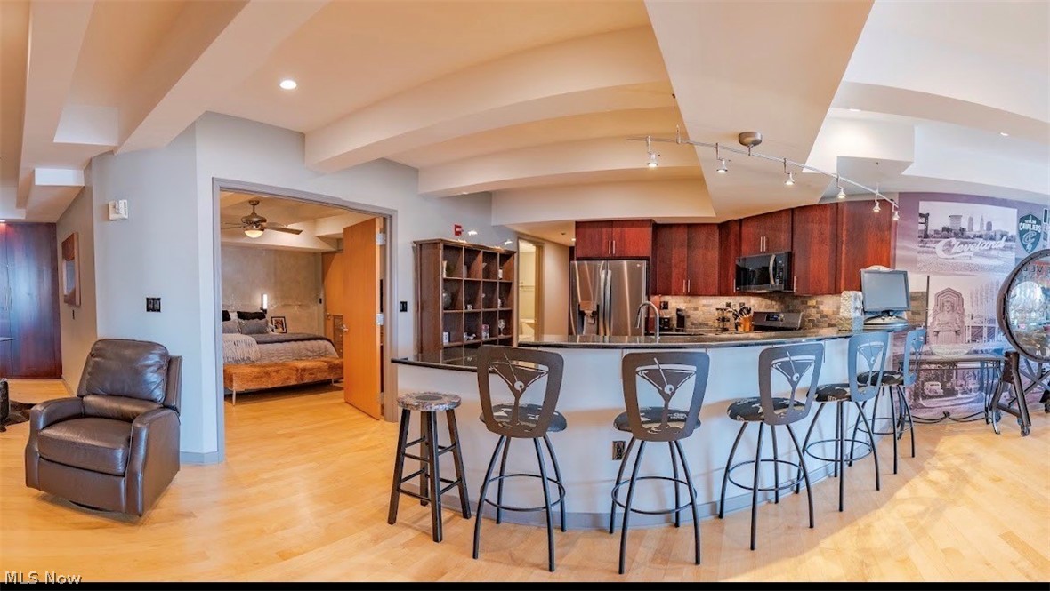 701 W Lakeside Avenue 503