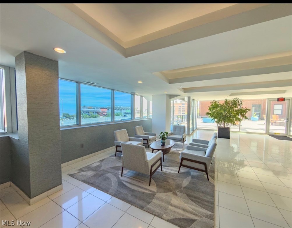 701 W Lakeside Avenue 503