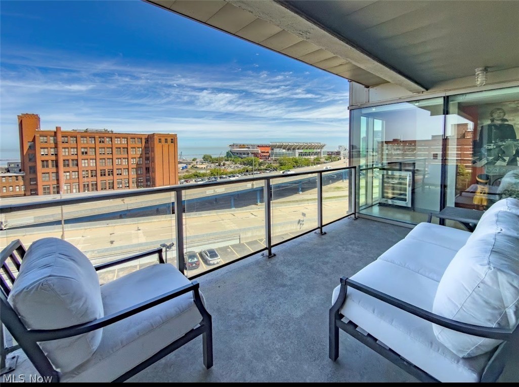701 W Lakeside Avenue 503