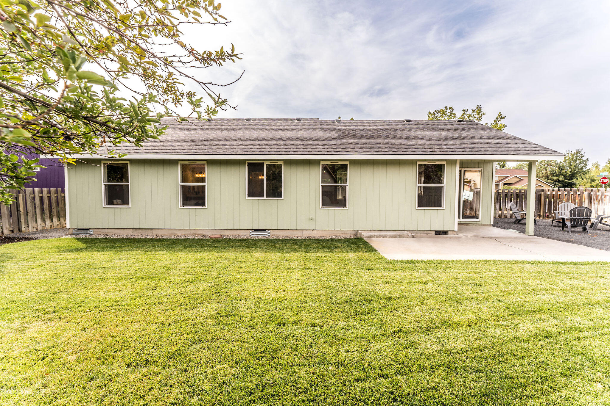 2827 SW Reindeer Avenue