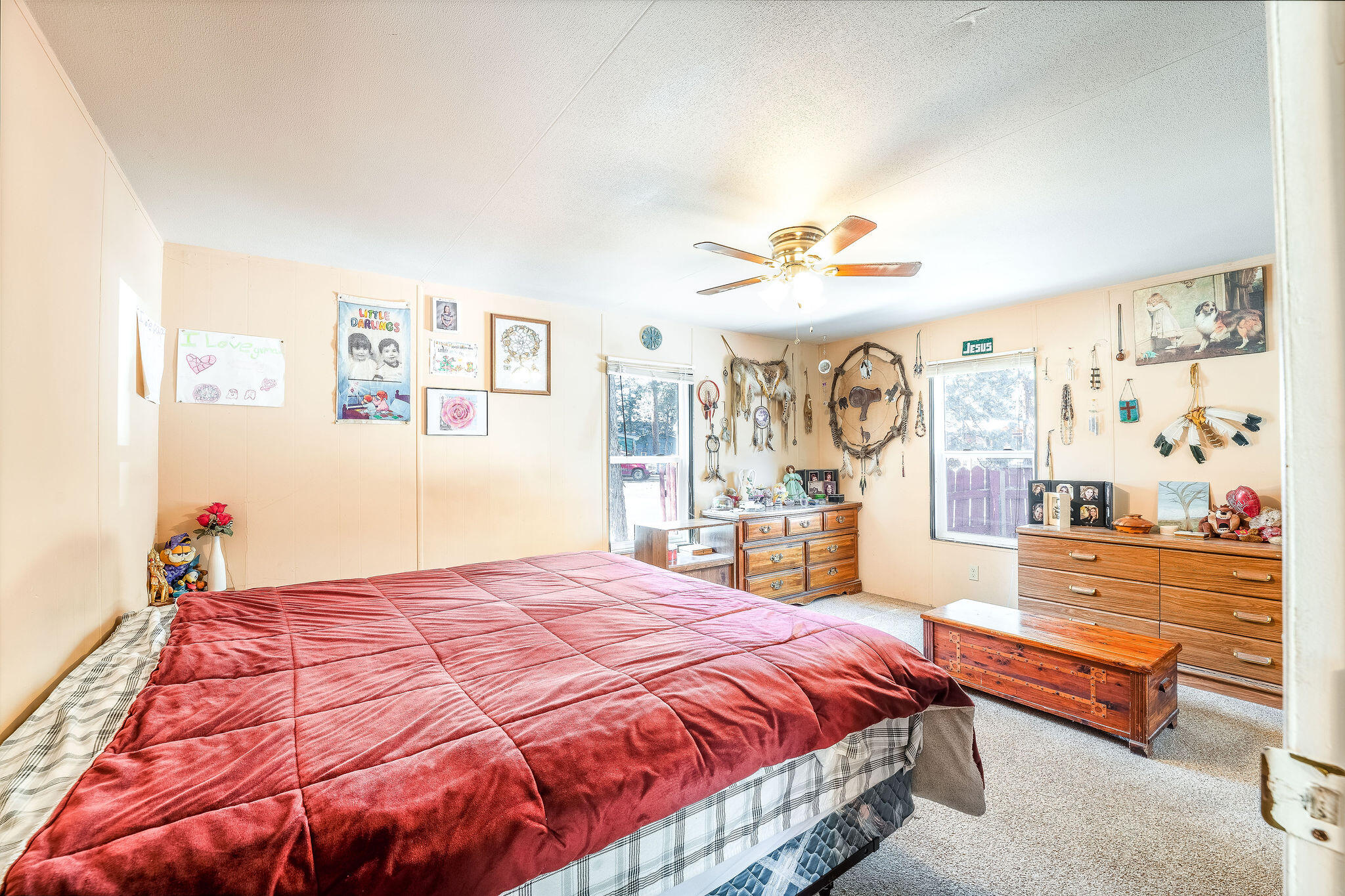 290 W Black Crater Avenue