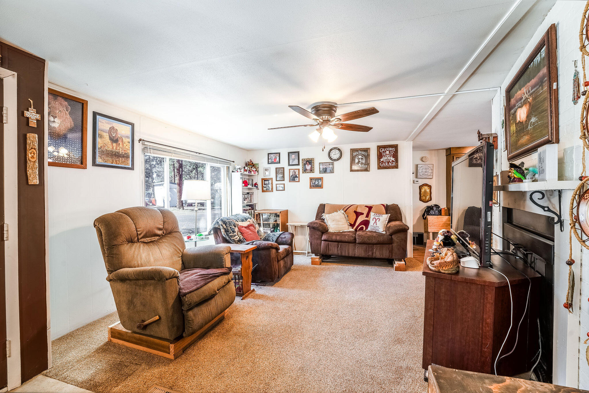 290 W Black Crater Avenue