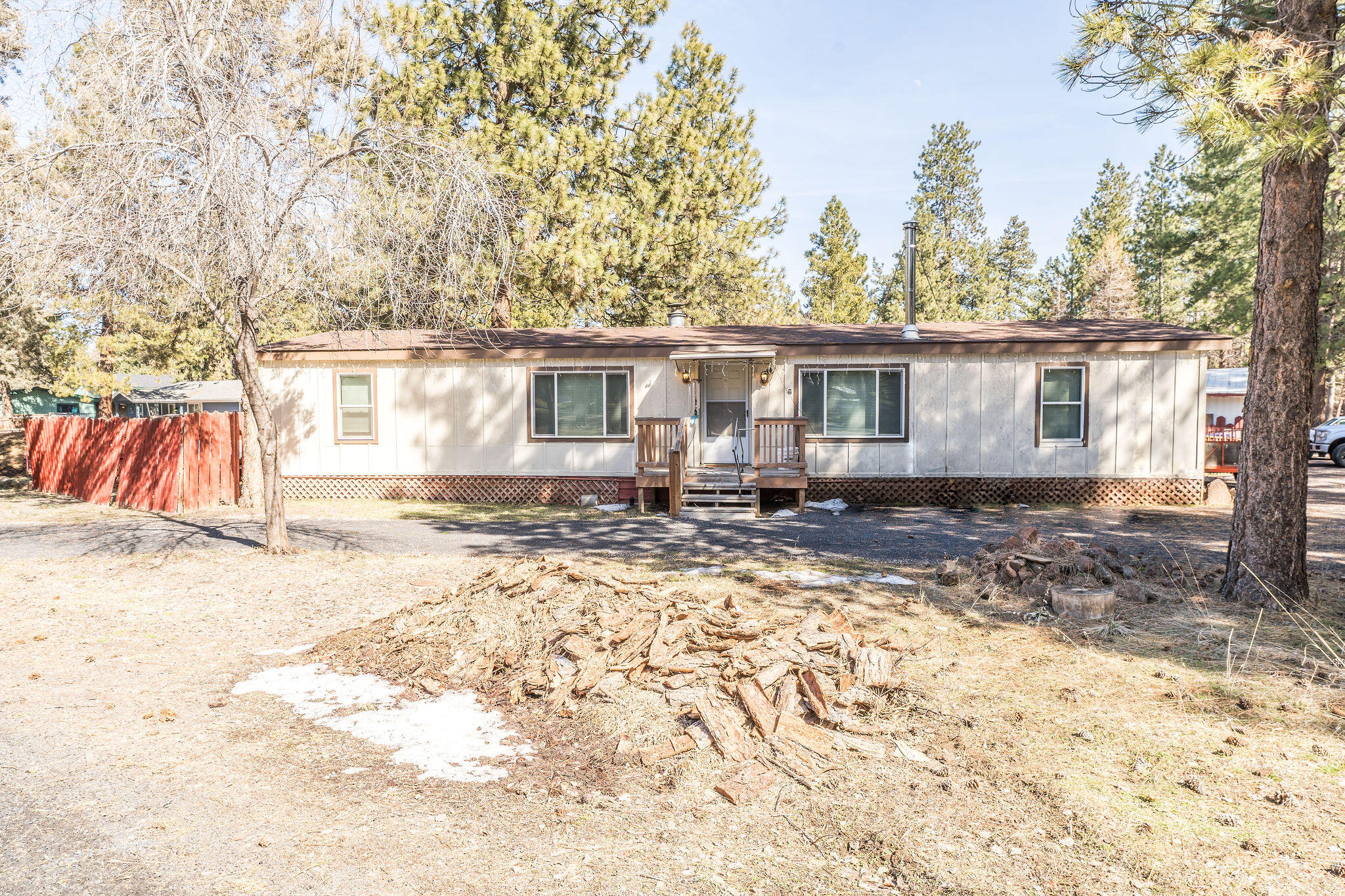 290 W Black Crater Avenue