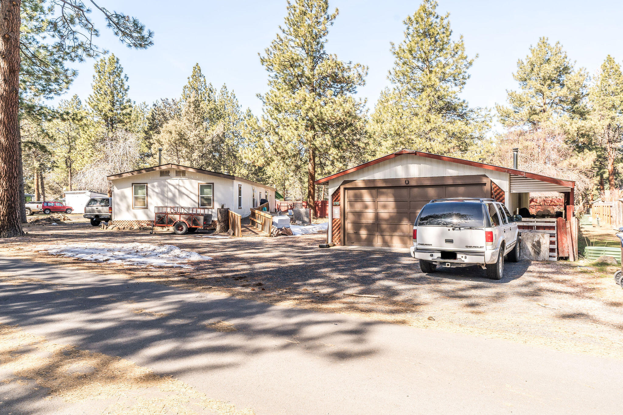 290 W Black Crater Avenue