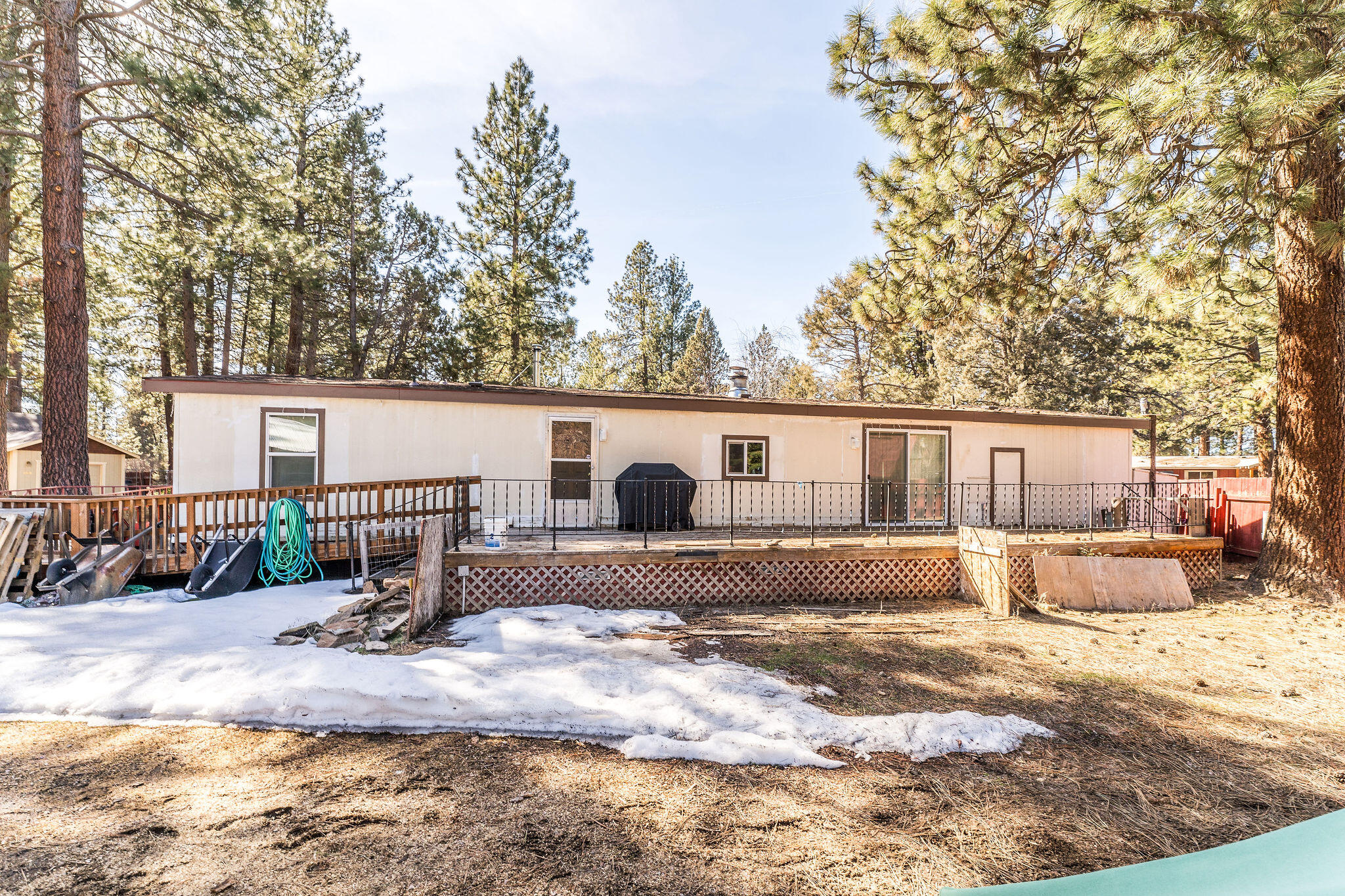 290 W Black Crater Avenue