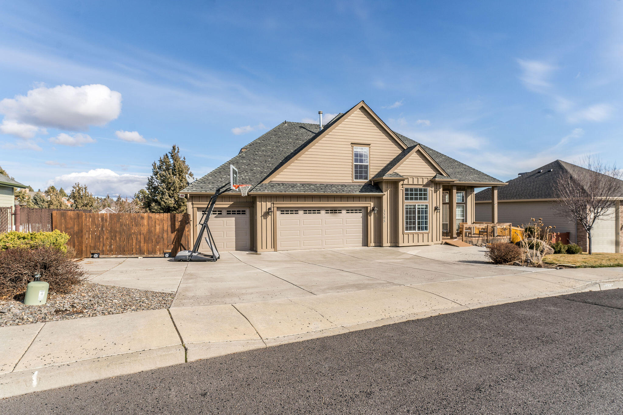 3508 SW 35th Place