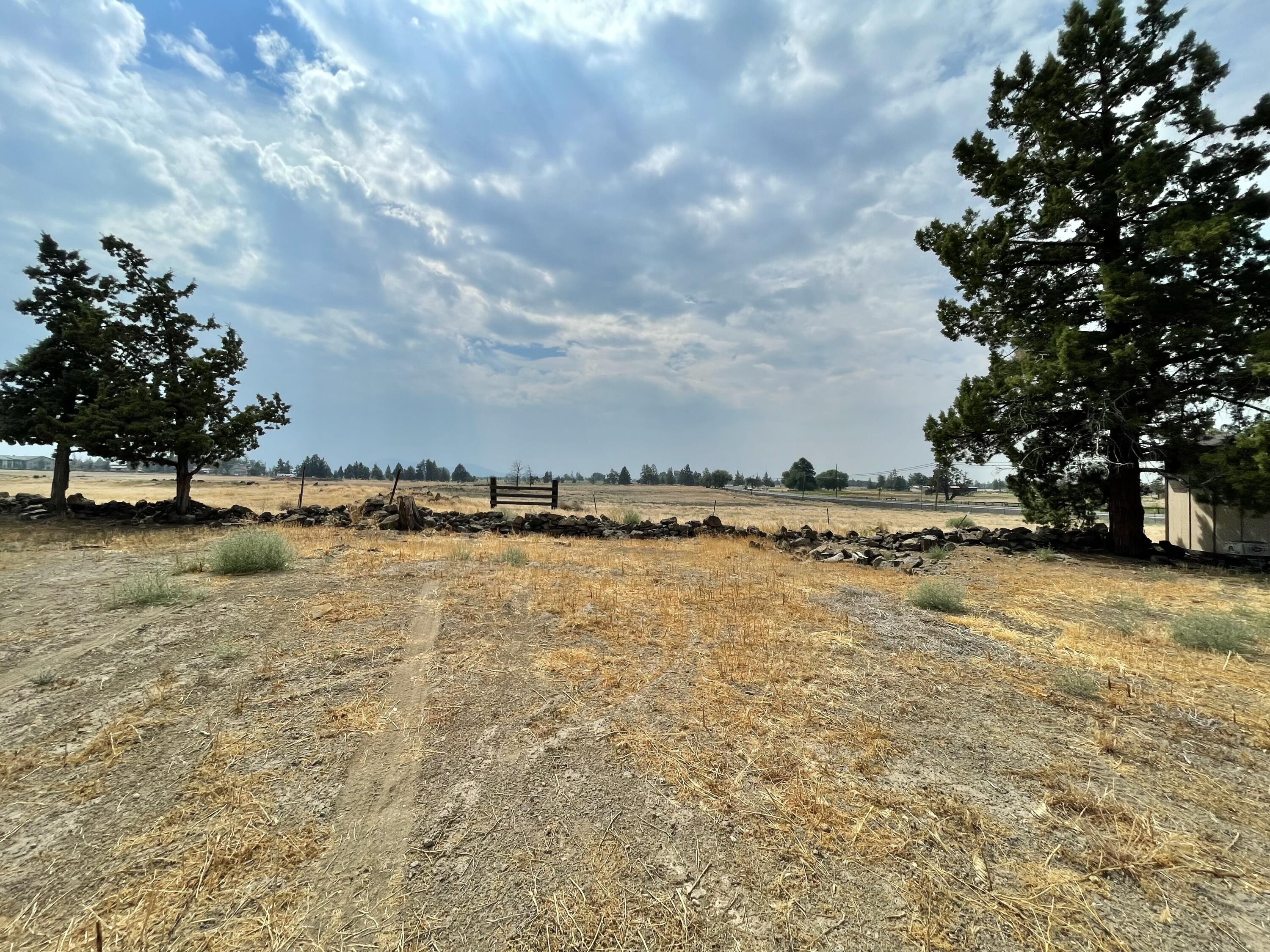 2285 NW Larchleaf Court