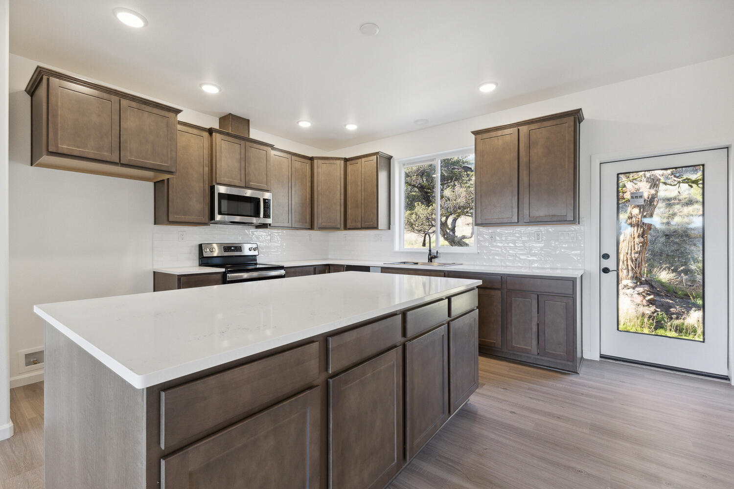 9889 SE Pavati Drive