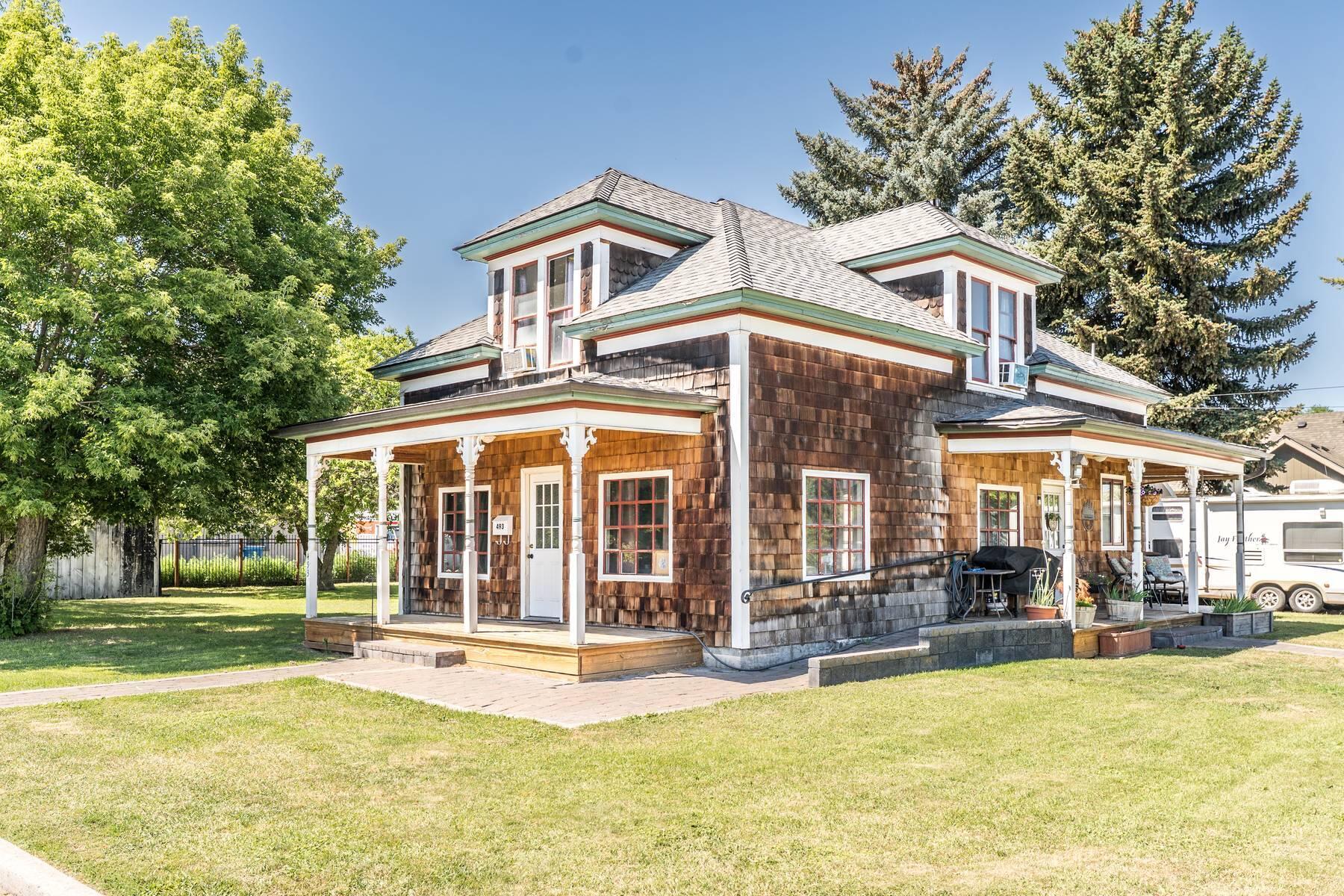 493 NW Deer Street