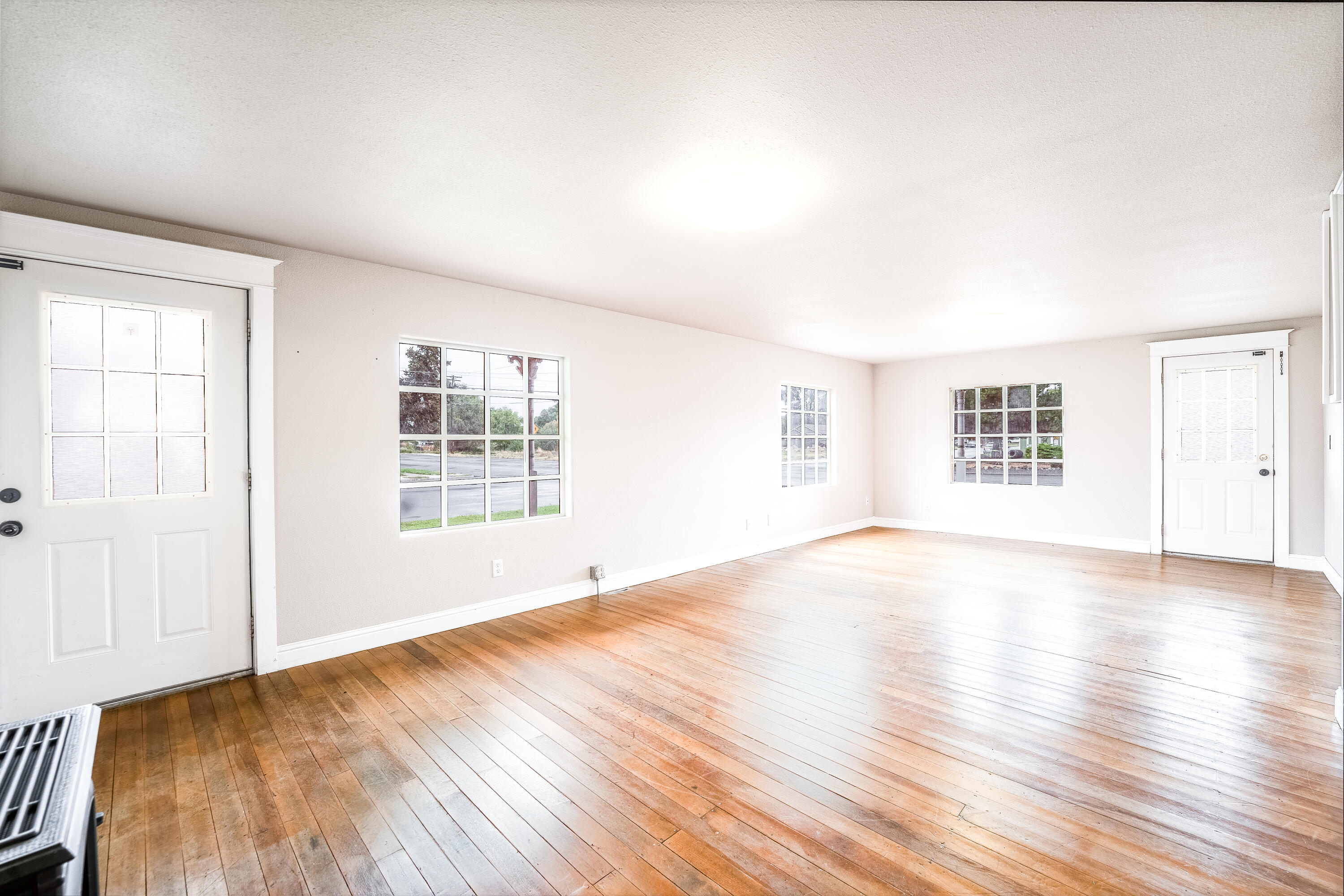 493 NW Deer Street