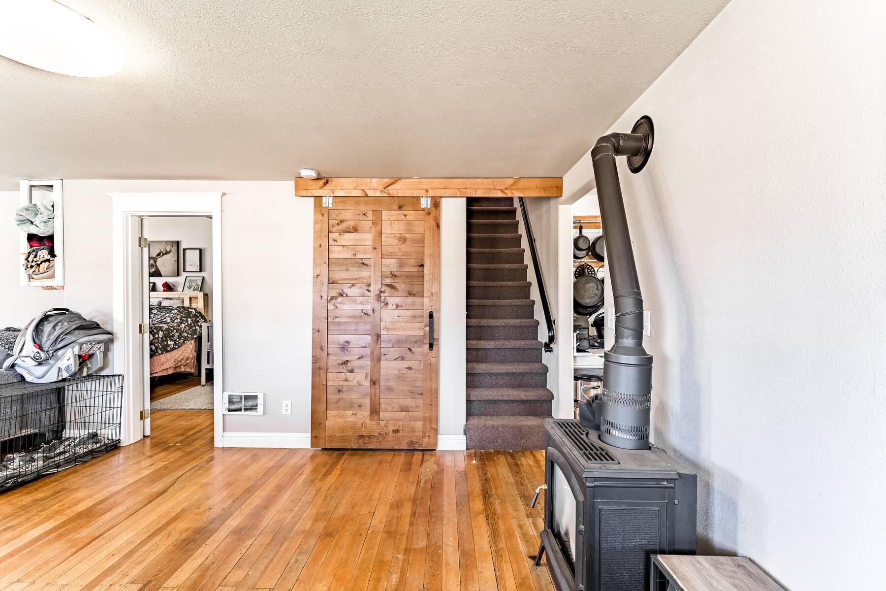 493 NW Deer Street