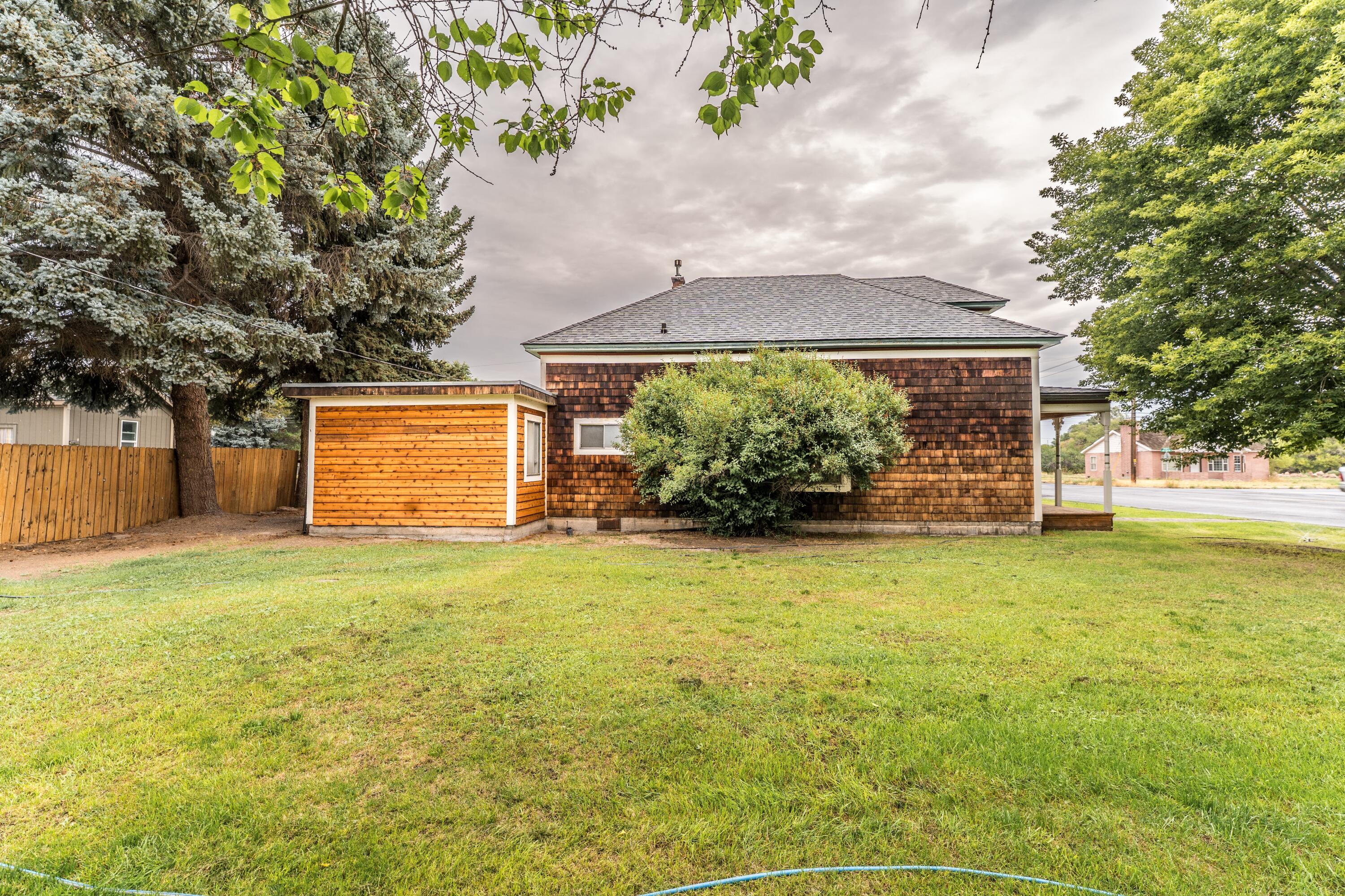 493 NW Deer Street