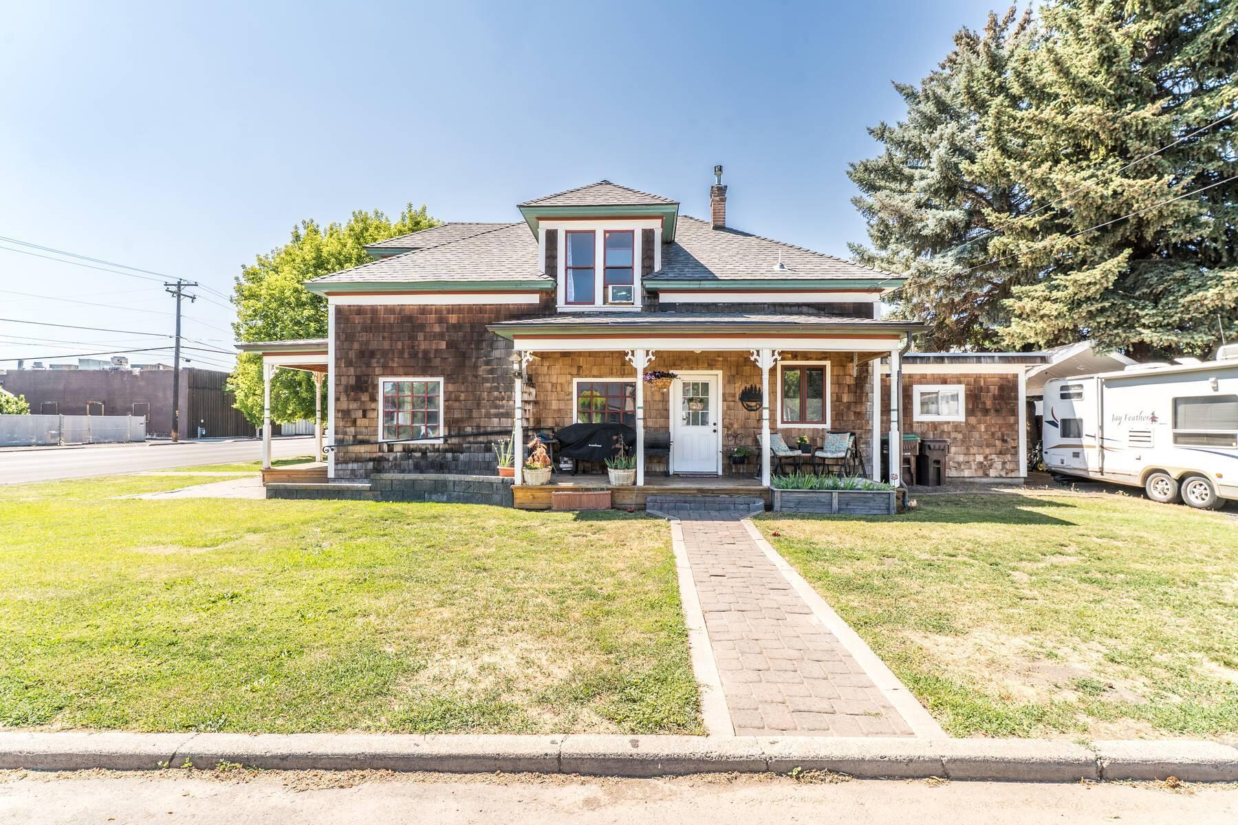 493 NW Deer Street