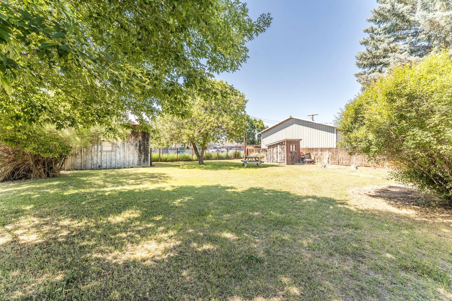 493 NW Deer Street