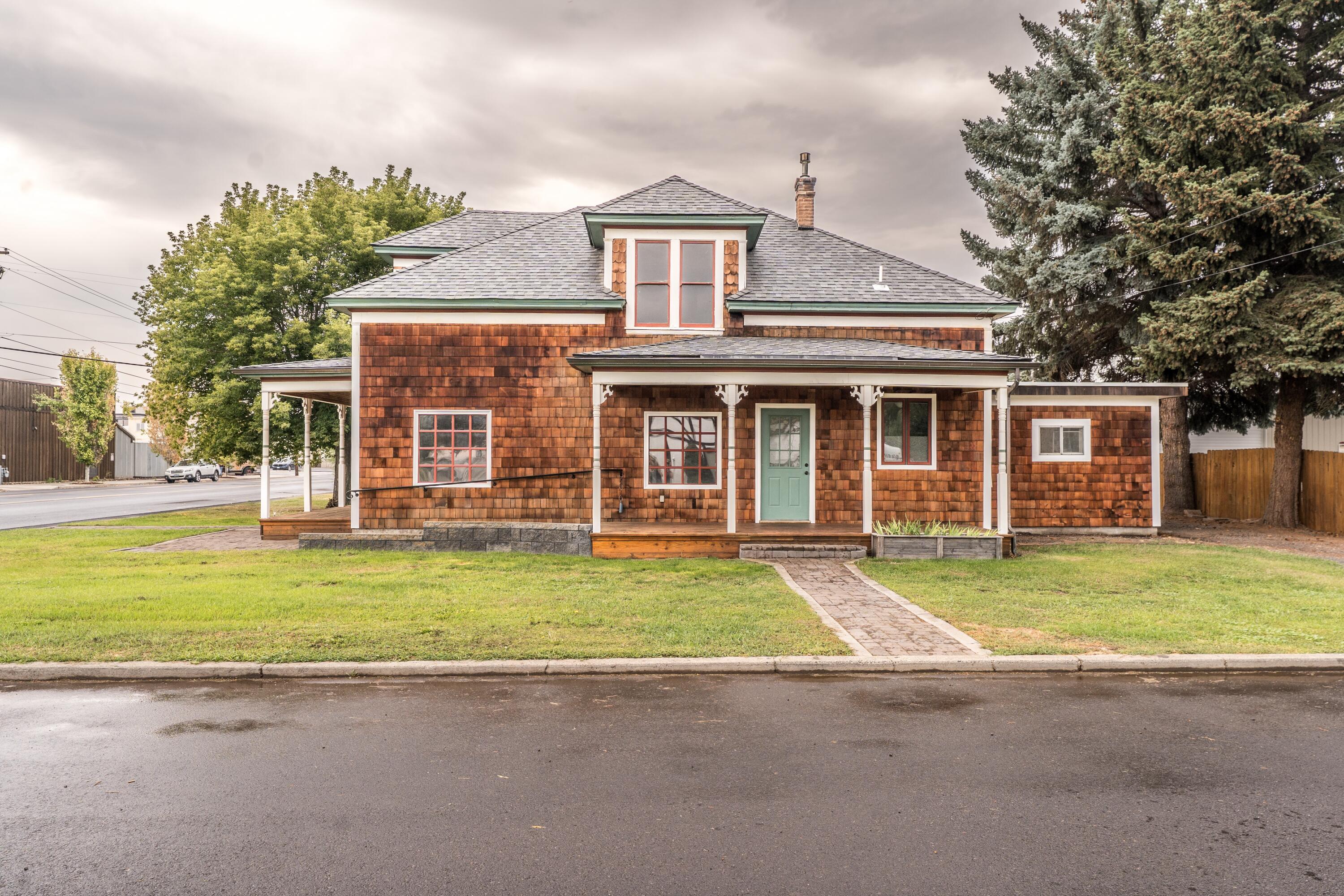 493 NW Deer Street