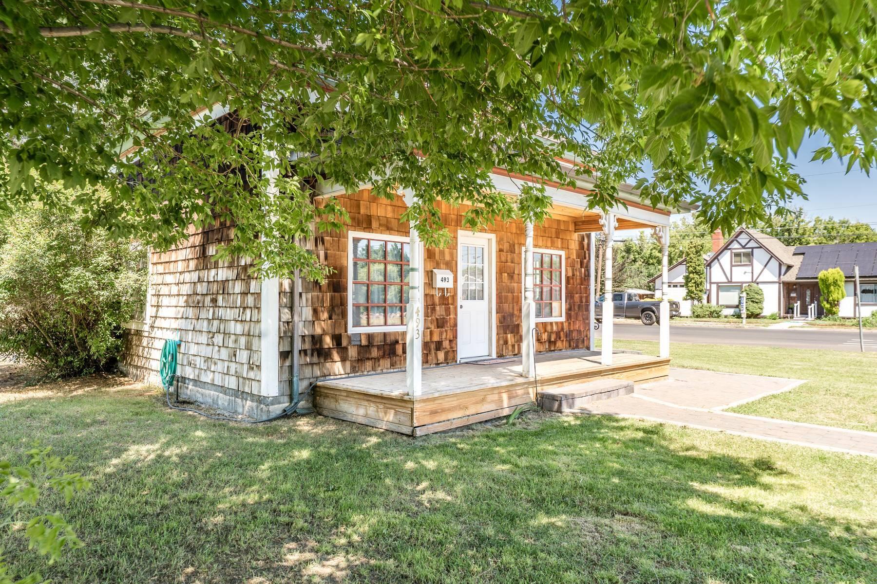 493 NW Deer Street