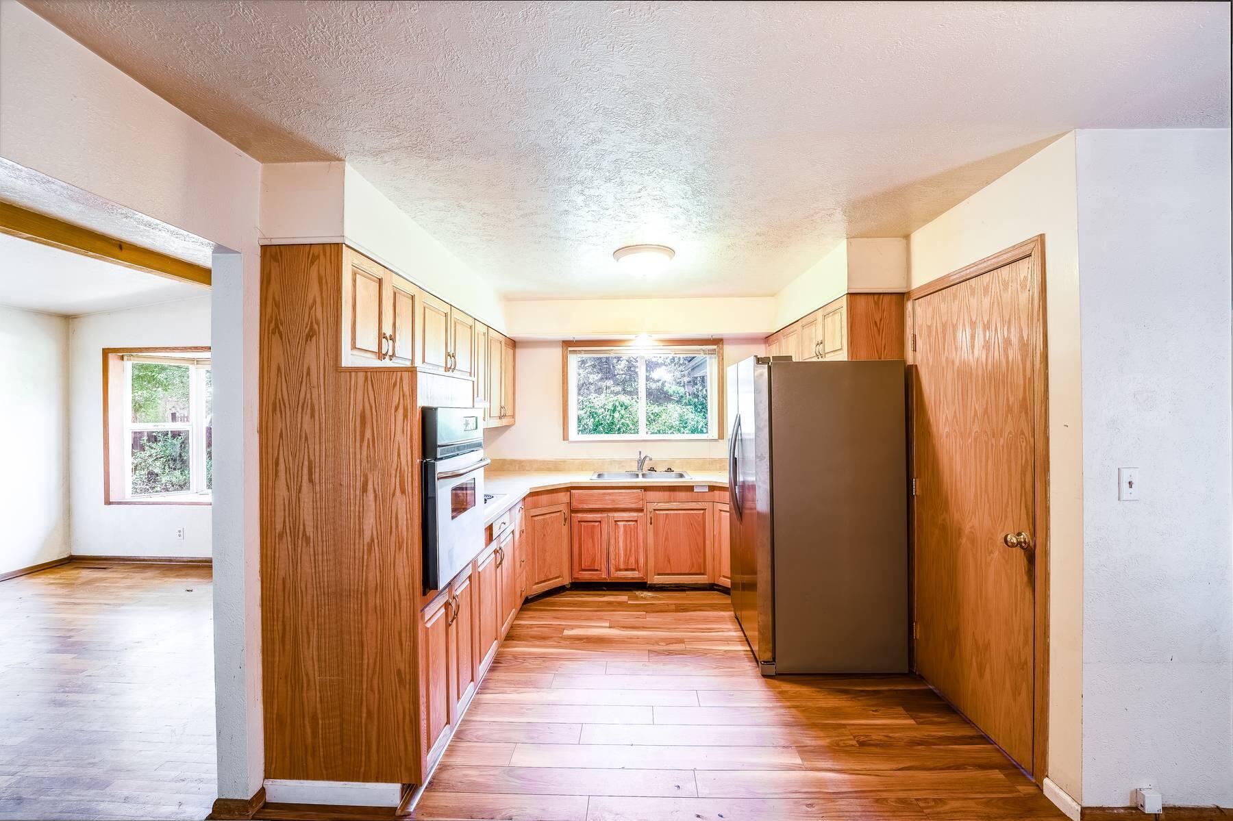 834 NE 11th Street