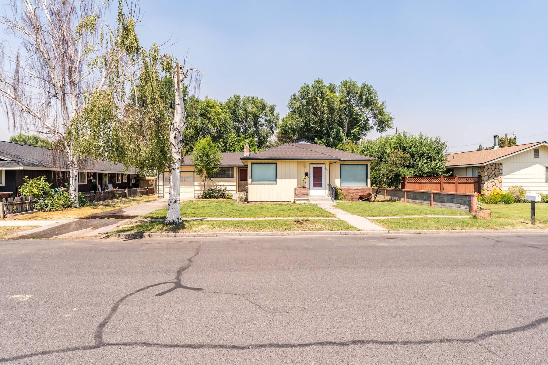 555 NW 4th Street