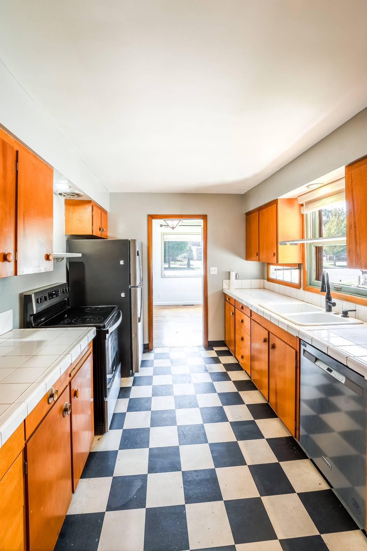 555 NW 4th Street