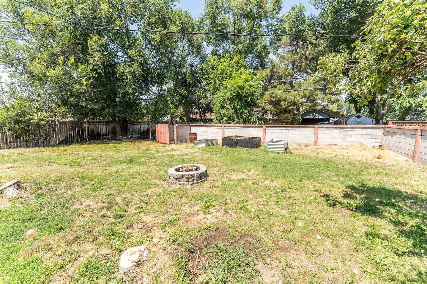 555 NW 4th Street