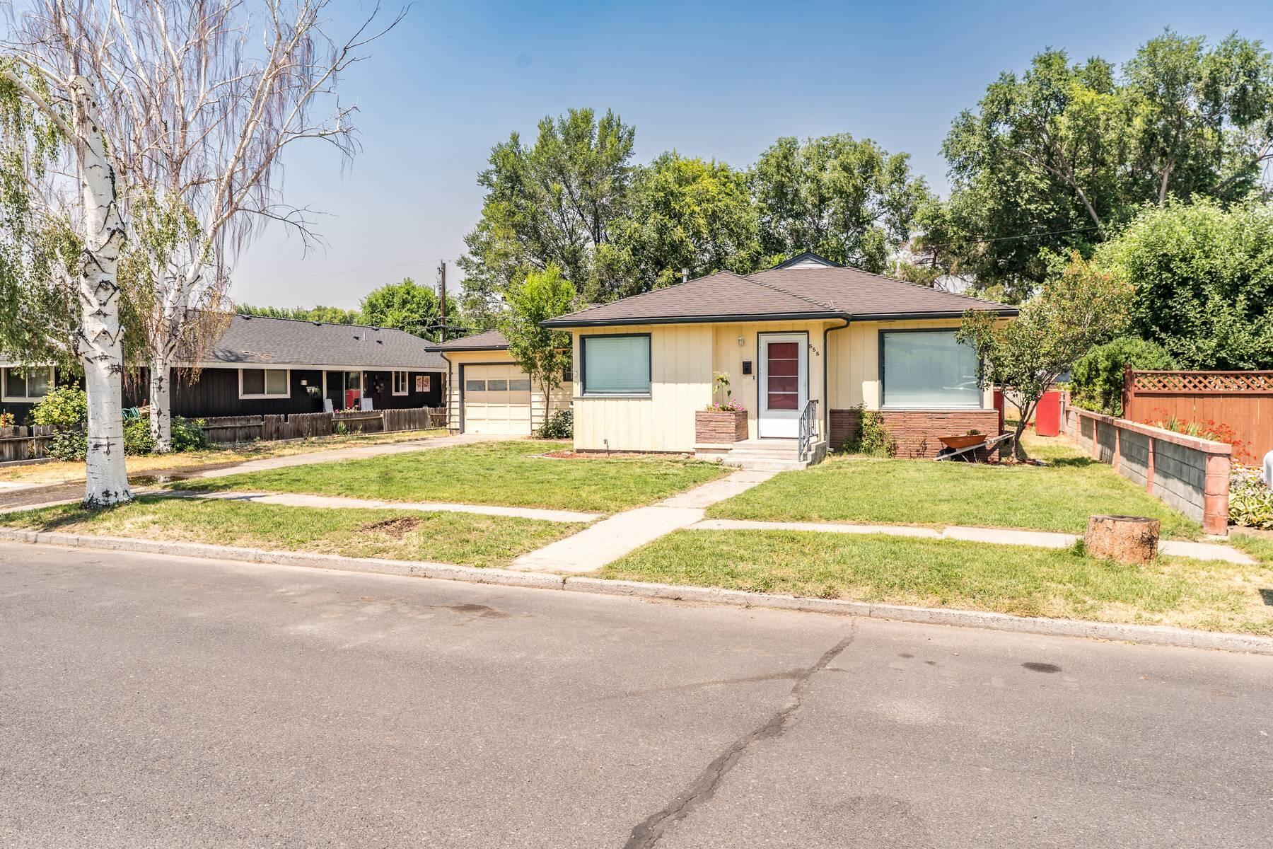 555 NW 4th Street